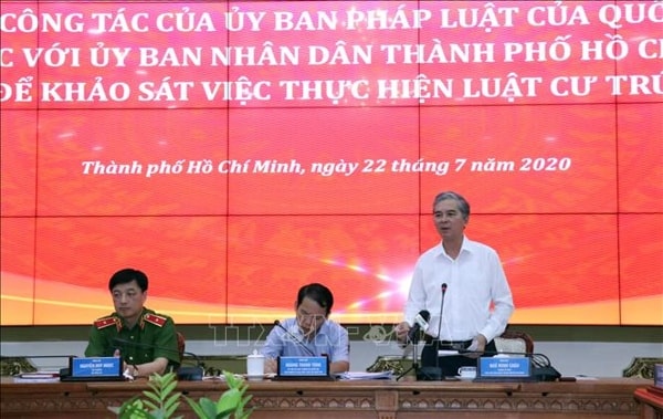 Ông Ngô Minh Châu, Phó Chủ tịch UBND TP HCM phát biểu về một số nội dung liên quan đến dự thảo Luật Cư trú (sửa đổi). Ảnh: TTXVN