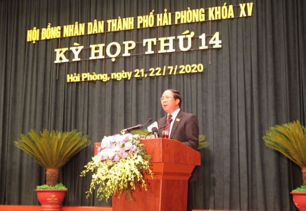 Chủ tịch HĐND thành phố Hải Phòng, Lê Văn Thành phát biểu tại kỳ họp.