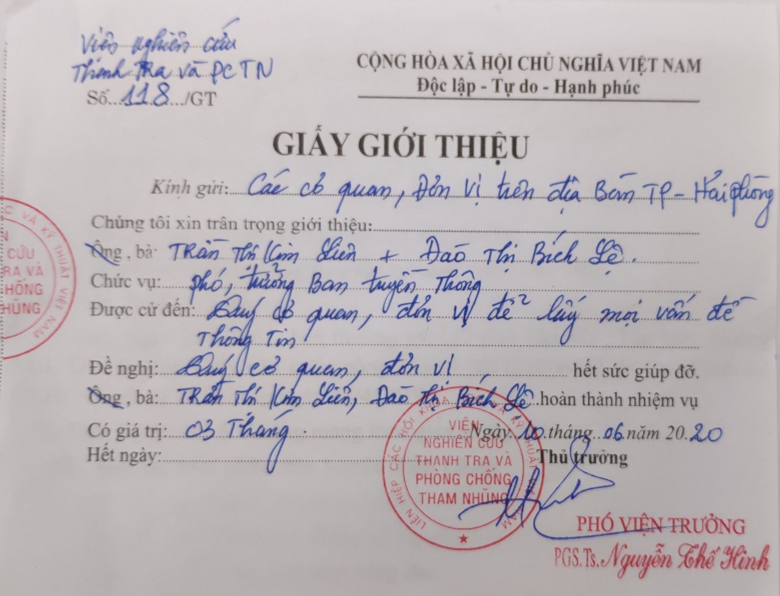 Một trong số Giấy giới thiệu của Bà Trần Thị K.L và Bà Đào Thị B.L