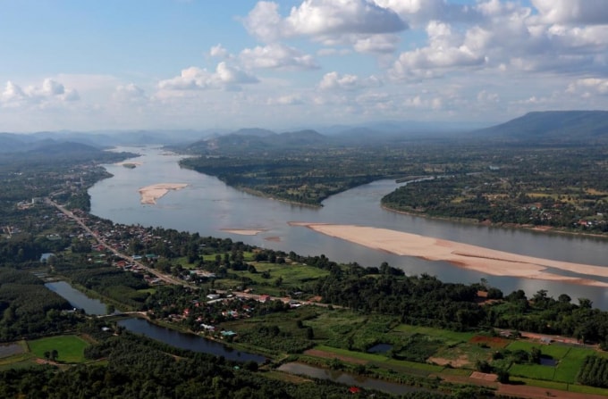 Một đoạn sông Mekong chảy qua Thái Lan và Lào - Ảnh: Reuters