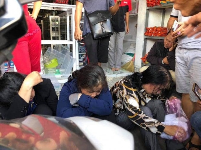 Nhóm đối tượng chuyên thôi miên lừa đảo bị bắt giữ. Ảnh: Tuấn Nguyễn