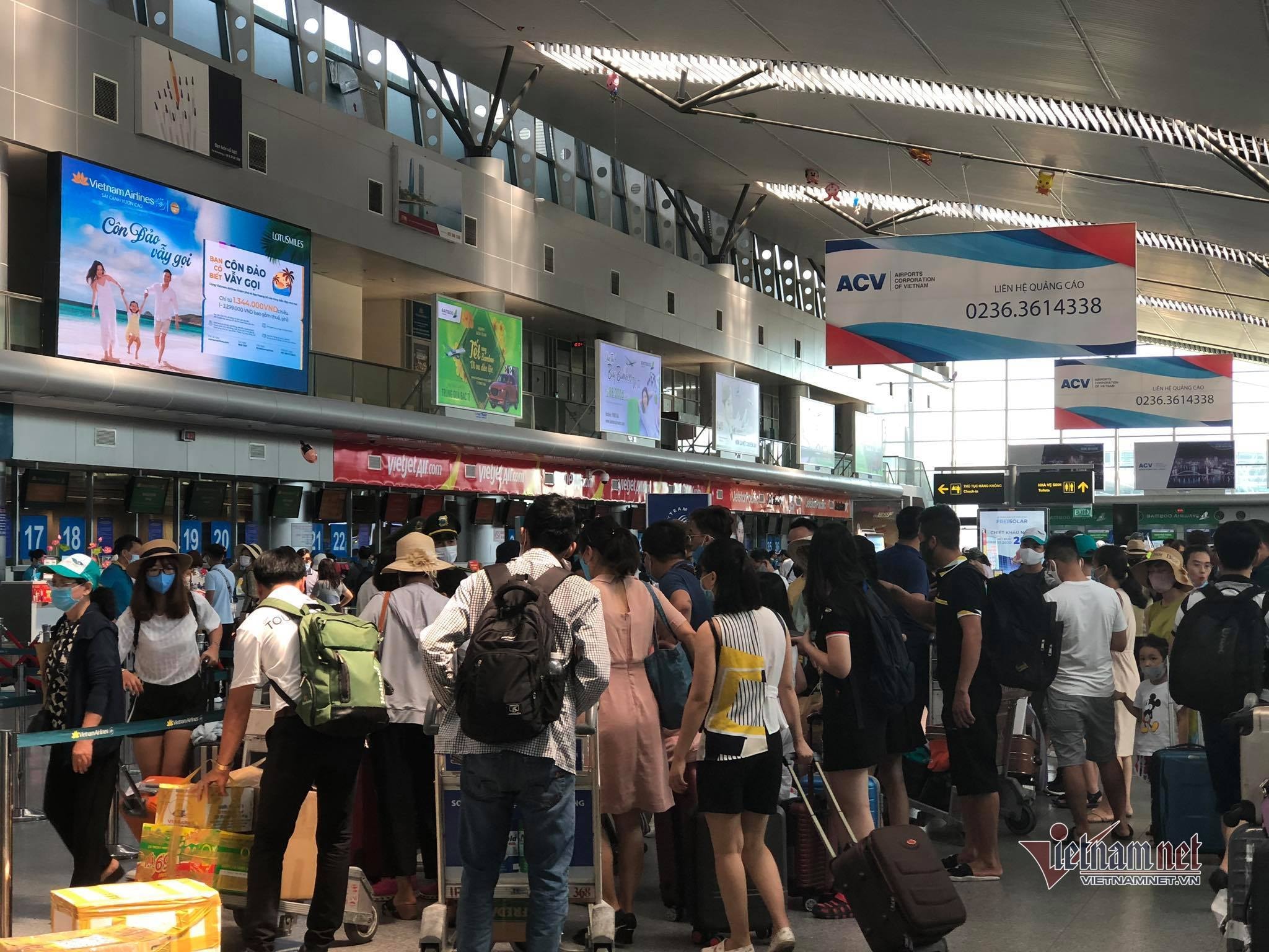 Phía bên trong khu vực quầy bán vé của sân bay. Ảnh: internet.