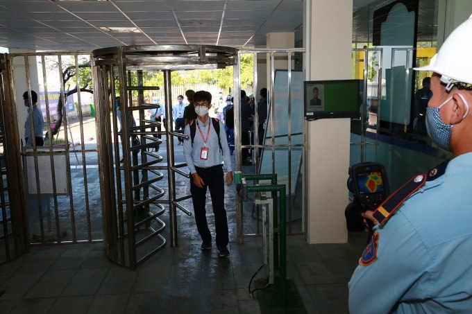 Công ty BSR yêu cầu tất cả các CBCNV khi đến làm việc tại Nhà máy và trụ sở 208 Hùng Vương đều phải đeo khẩu trang, sát khuẩn tay và được đo thân nhiệt.