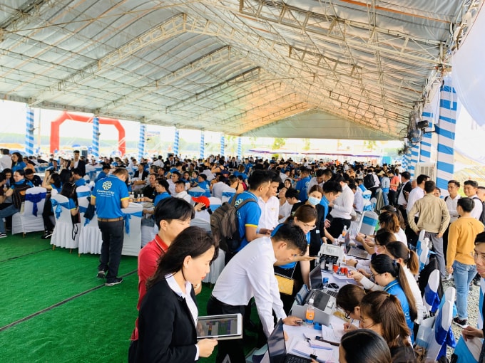 Khoảng 1000 khách hàng đến tìm hiểu cơ hội đầu tư tại khu đô thị Century City vào cuối tuần qua.