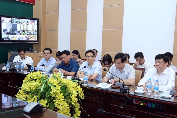 Phó Thủ tướng Vũ Đức Đam họp trực tuyến với các bệnh viện về công tác phòng chống dịch COVID-19, sáng 28/7. Ảnh: VGP