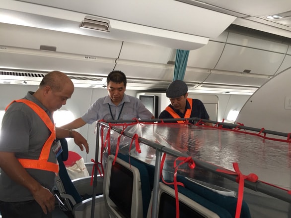 Hình ảnh buồng áp lực dương được lắp đặt trên máy bay đón bệnh nhân nhiễm COVID-19 từ Guinea Xích đạo. Ảnh: internet.