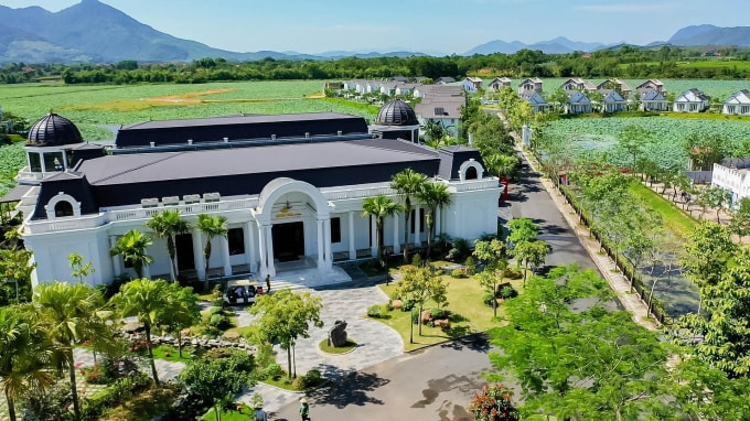 Trung tâm hội nghị quốc tế Golden Lotus Palace – Vườn Vua Resort & Villas.