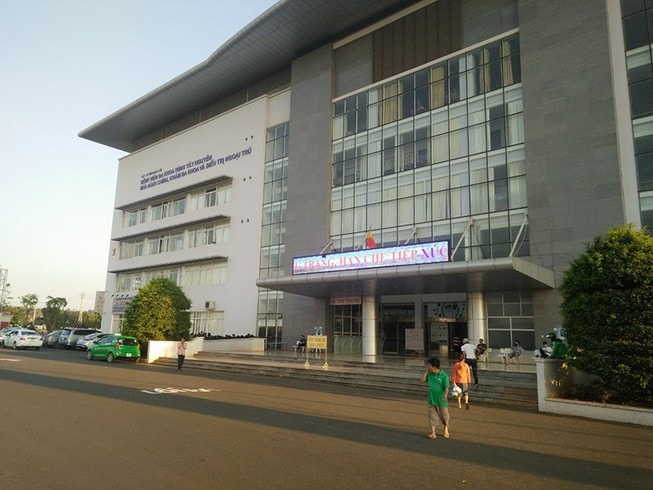 Hiện nữ sinh viên đang cách ly tại bệnh viện đa khoa Vùng Tây Nguyên. Ảnh: TL.