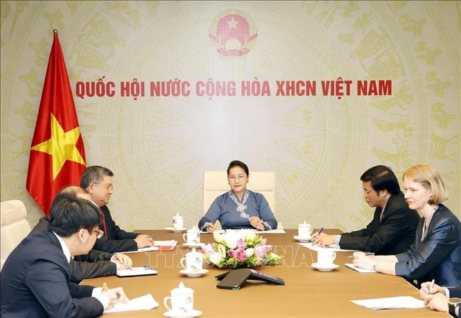 Chủ tịch Quốc hội Nguyễn Thị Kim Ngân điện đàm với Chủ tịch Quốc hội New Zealand Trevor Mallard. Ảnh: TTXVN