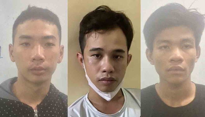 Các đối tượng bị tạm giữ hình sự trong băng cướp gồm: Hào (áo trắng), Yều và Văn tại cơ quan điều tra. Ảnh CA.