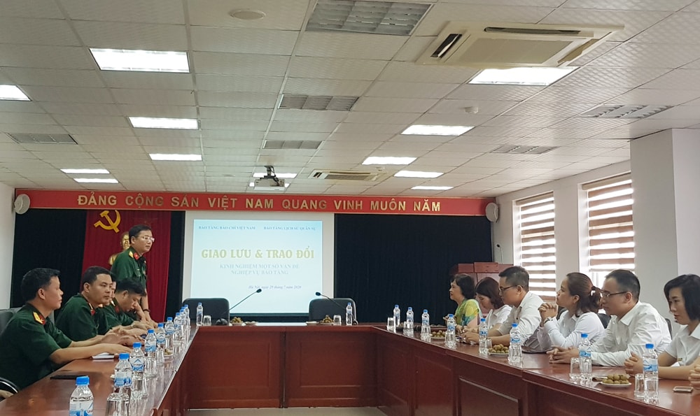 Tại buổi giao lưu hai bảo tàng đã chia sẻ quá trình hình thành, xây dựng và phát triển của đơn vị mình. Ảnh Lê Tâm