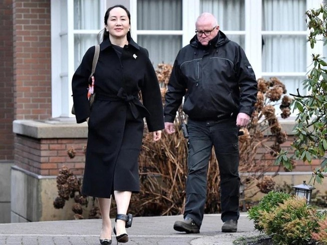 Giám đốc tài chính Huawei Mạnh Vãn Chu trên đường đến phiên tòa xét xử dẫn độ ở TP Vancouver (Canada) vào tháng 1. Ảnh: REUTERS