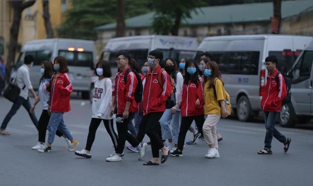 Hàng loạt trường Đại học tạm dừng học tập trung để ứng phó với dịch Covid-19. Ảnh: internet.