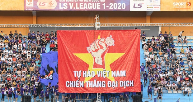 Những khán đài luôn rực lửa, đầy ắp cổ động viên đã gây ấn tượng mạnh với truyền thông quốc tế.