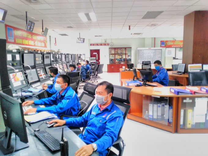 Chỉ nhân sự có nhiệm vụ mới được vào Phòng Điều khiển Trung tâm và phải đeo khẩu trang, sát khuẩn, rửa tay thường xuyên.