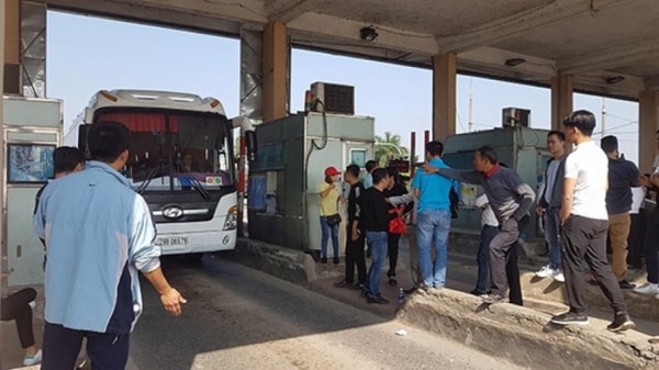 Hình ảnh một số đối tượng gây rối tại Trạm thu phí Bắc Thăng Long - Nội Bài được camera ghi lại