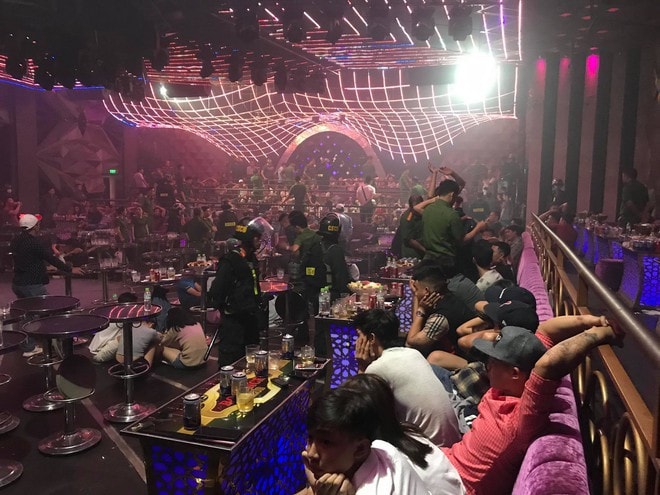 Các quán bar, vũ trường, karaoke tạm thời phải dừng hoạt động. Ảnh: internet.