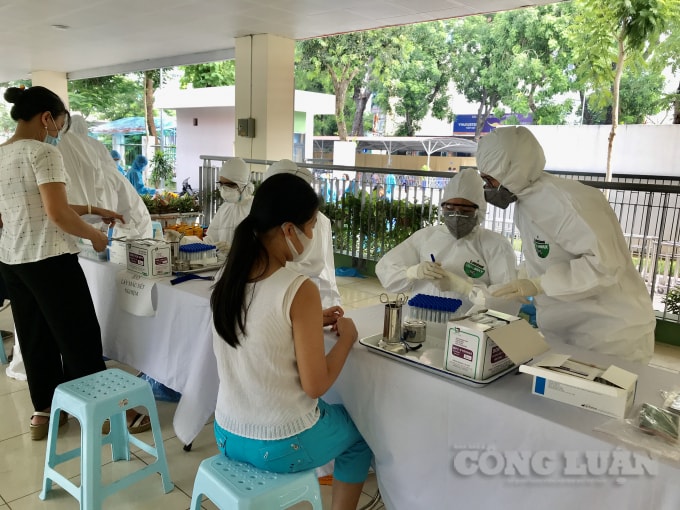 Dự kiến trong ngày 31/7 sẽ xét nghiệm cho khoảng 400 trường hợp tại điểm Trường Tiểu học Hoàng Diệu (phường Cống Vị).