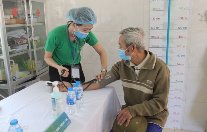 Các bệnh nhân mắc Covid-19 tuổi cao, có bệnh lý nền nguy cơ tử vong cao hơn. Ảnh: TL.