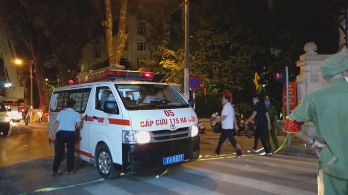 Xe cứu thương được huy động đưa các nạn nhân đi cấp cứu. Ảnh: TL.