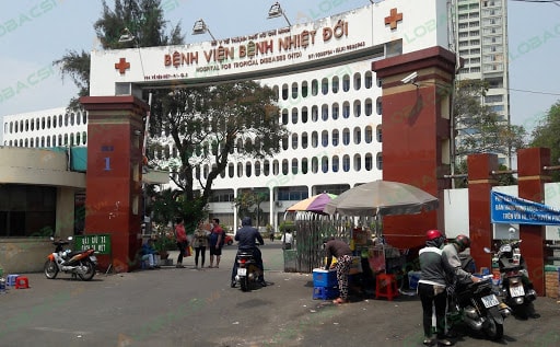 3 ca nguy cơ cao dương tính Covid-19 ở TP HCM đang được cách ly, theo dõi ở Bệnh viện Nhiệt đới. Ảnh: TL.
