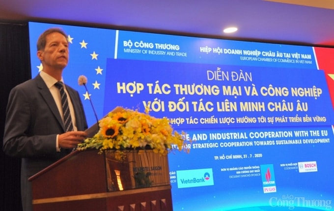 Phó Đại sứ, Tham tán thương mại Đức - ông Weert Borner phát biểu tại diễn đàn.
