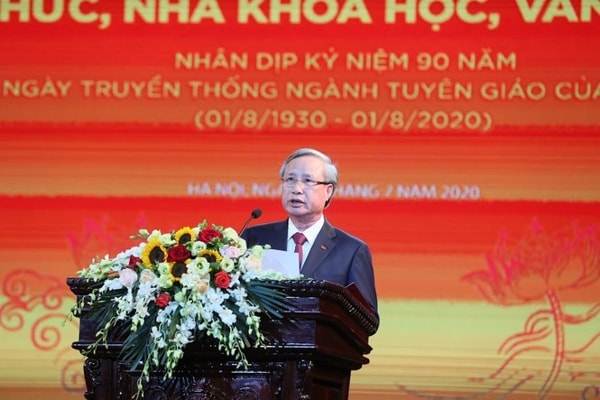 Thường trực Ban Bí thư Trần Quốc Vượng phát biểu tại hội nghị