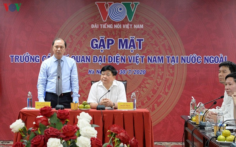 Thứ trưởng Bộ Ngoại giao Việt Nam Nguyễn Quốc Dũng phát biểu tại buổi gặp mặt. Ảnh Trung Hiếu