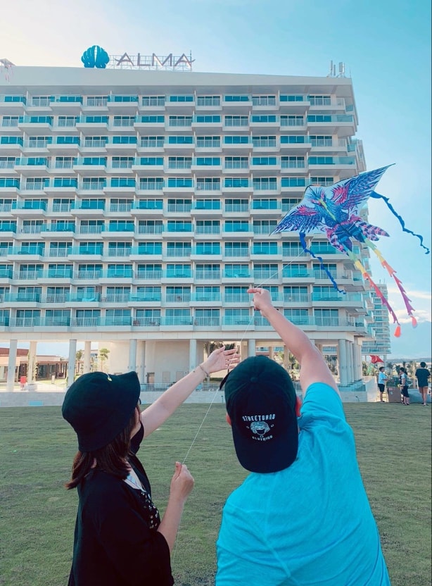 Hoạt động thả diều tại Khu nghỉ dưỡng Alma – Cre: Nguyễn Tùng