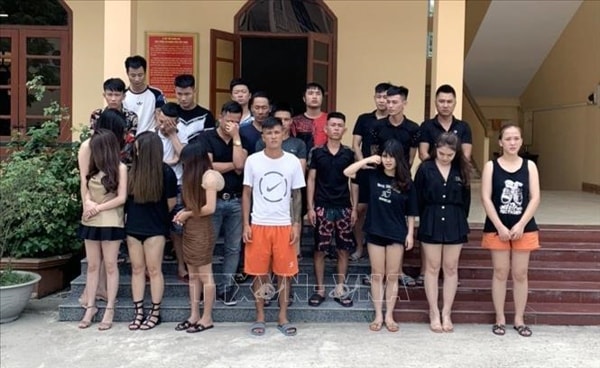 Các đối tượng bị tạm giữ. Ảnh: TTXVN
