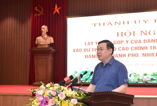 Bí thư Thành ủy Hà Nội Vương Đình Huệ phát biểu khai mạc hội nghị. Ảnh: quochoi.vn