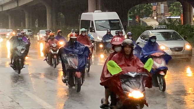 Mưa to ở Hà Nội không dồn dập mà xuất hiện từng đợt. Ảnh: internet.