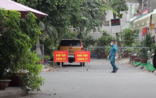 Khu vực sinh sống của bệnh nhân cũng được phong tỏa nghiêm ngặt. Ảnh: internet.