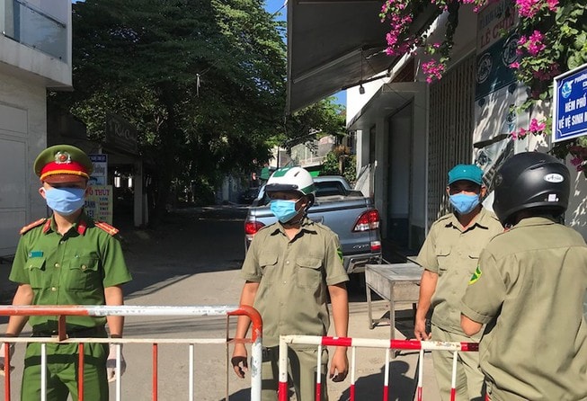 Quảng Ngãi phong tỏa 2 khu dân cư liên quan đến bệnh nhân Covid-19. Ảnh: TL.