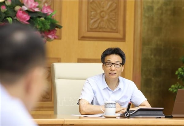 Phó Thủ tướng Vũ Đức Đam chủ trì cuộc họp. Ảnh: TTXVN
