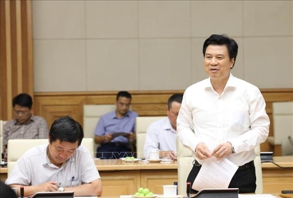 Thứ trưởng Bộ Giáo dục và Đào tạo Nguyễn Hữu Độ phát biểu tại cuộc họp. Ảnh: TTXVN