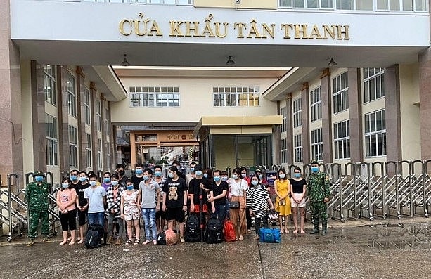 Các đối tượng nhập cảnh trái phép qua cửa khẩu Tân Thanh, Lạng Sơn bị bắt giữ. Ảnh: TL.