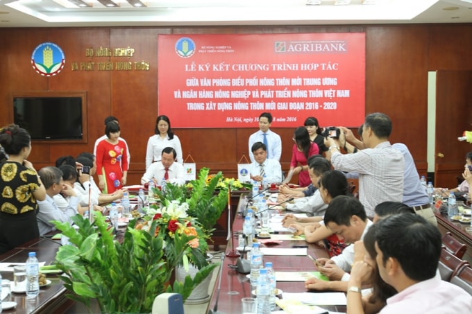 Dưới sự lãnh đạo, chỉ đạo của Đảng ủy Agribank, Agribank triển khai nhiều giải pháp hoàn thành sứ mệnh vì