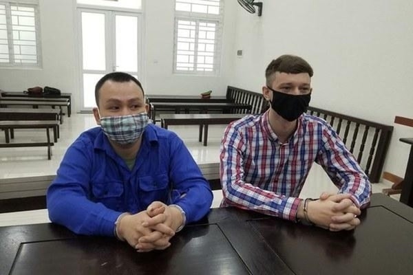 Hai bị cáo tại tòa