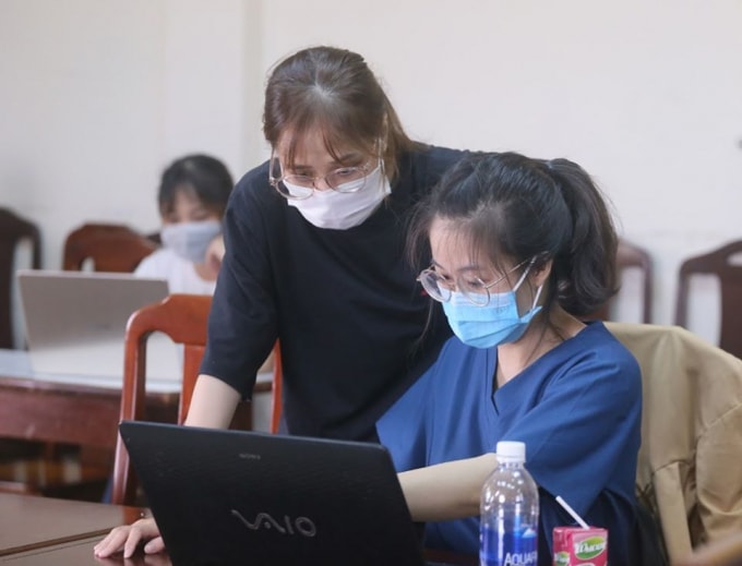 Nhập liệu đòi hỏi sự tập trung cao để bảo đảm độ chính xác.