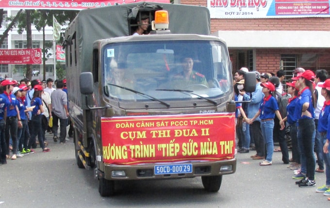 Việc bố trí xe chuyên dụng để đưa các sĩ tử đi thi thường được áp dụng trong các hoàn cảnh đặc biệt (ảnh minh họa - nguồn internet).