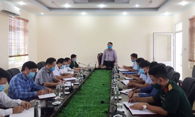 Phó chủ tịch UBND thành phố Lê Khắc Nam phát biểu tại cuộc họp với lãnh đạo huyện Tiên Lãng về công tác phòng chống dịch bệnh Covid-19.