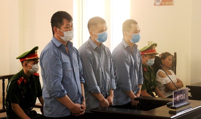 Các bị cáo đều bị tuyên án tử hình về tội “Vận chuyển trái phép chất ma túy”.