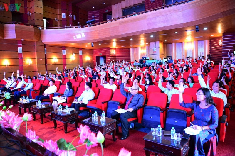 Các đại biểu biểu quyết tại Đại hội.