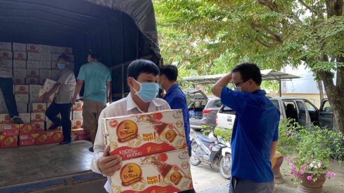 Trong nỗ lực đồng hành cùng chính quyền và người dân, 12.000 sản phẩm Trà Thanh Nhiệt Dr Thanh cũng đã nhanh chóng được gửi đến huyện Đại Lộc – Quảng Nam ngay trong sáng 4/8/2020.