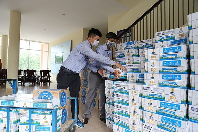Hàng trăm ngàn sản phẩm dinh dưỡng của Vinamilk đã tiếp sức cho các y bác sĩ, nhân viên y tế cả nước nói chung và người dân miền Trung nói riêng trong cuộc chiến chống dịch Covid-19