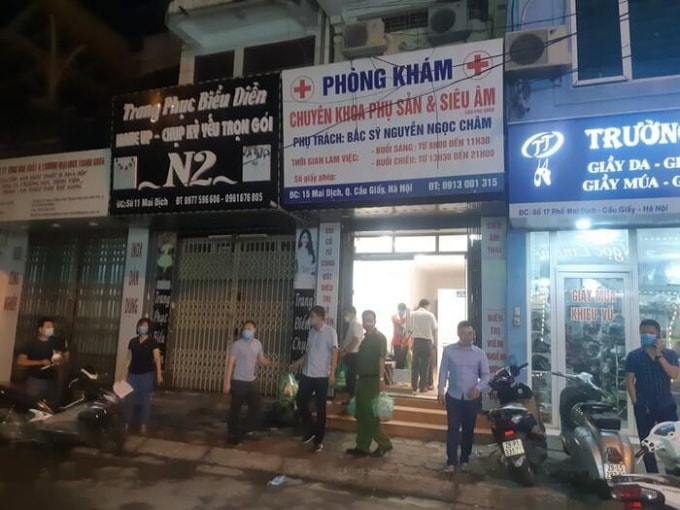 Lực lượng chức năng có mặt phong tỏa hiện trường, điều tra nguyên nhân vụ việc.