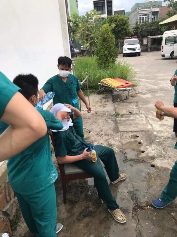 Thậm chí các bác sĩ phải truyền nước đề hồi lại sức.