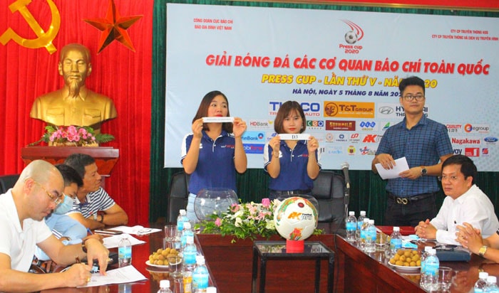 Ban tổ chức Press Cup cũng đã tiến hành bốc thăm chia bảng vòng loại khu vực Hà Nội, tham dự nhiệt tình của 12 đội bóng cho là mạnh nhất trong khối các cơ quan báo chí phía Bắc. Ảnh: internet.