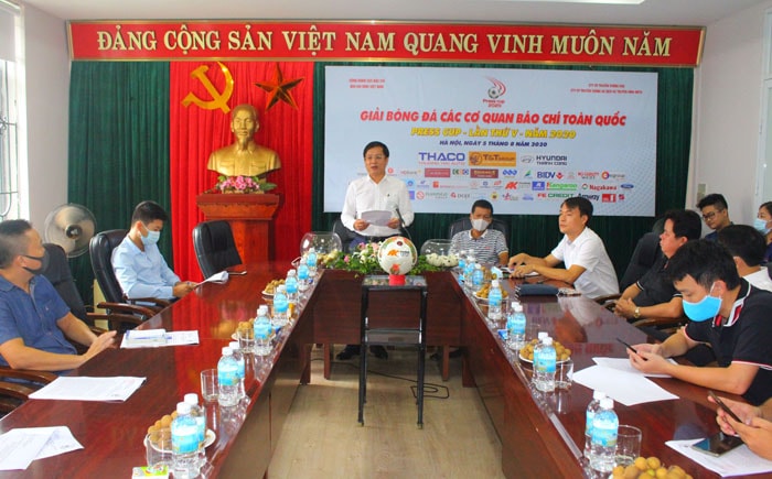 Buổi lễ gặp gỡ, bốc thăm vòng loại Press Cup 2020 có sự tham dự của các đại diện nhà tại trợ và phía đại diện các đội bóng tham dự. Ảnh: internet.